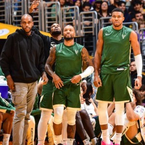 必发下载-【现场】“字母表”首秀平淡 哈姆赞戴维斯为球队灵魂